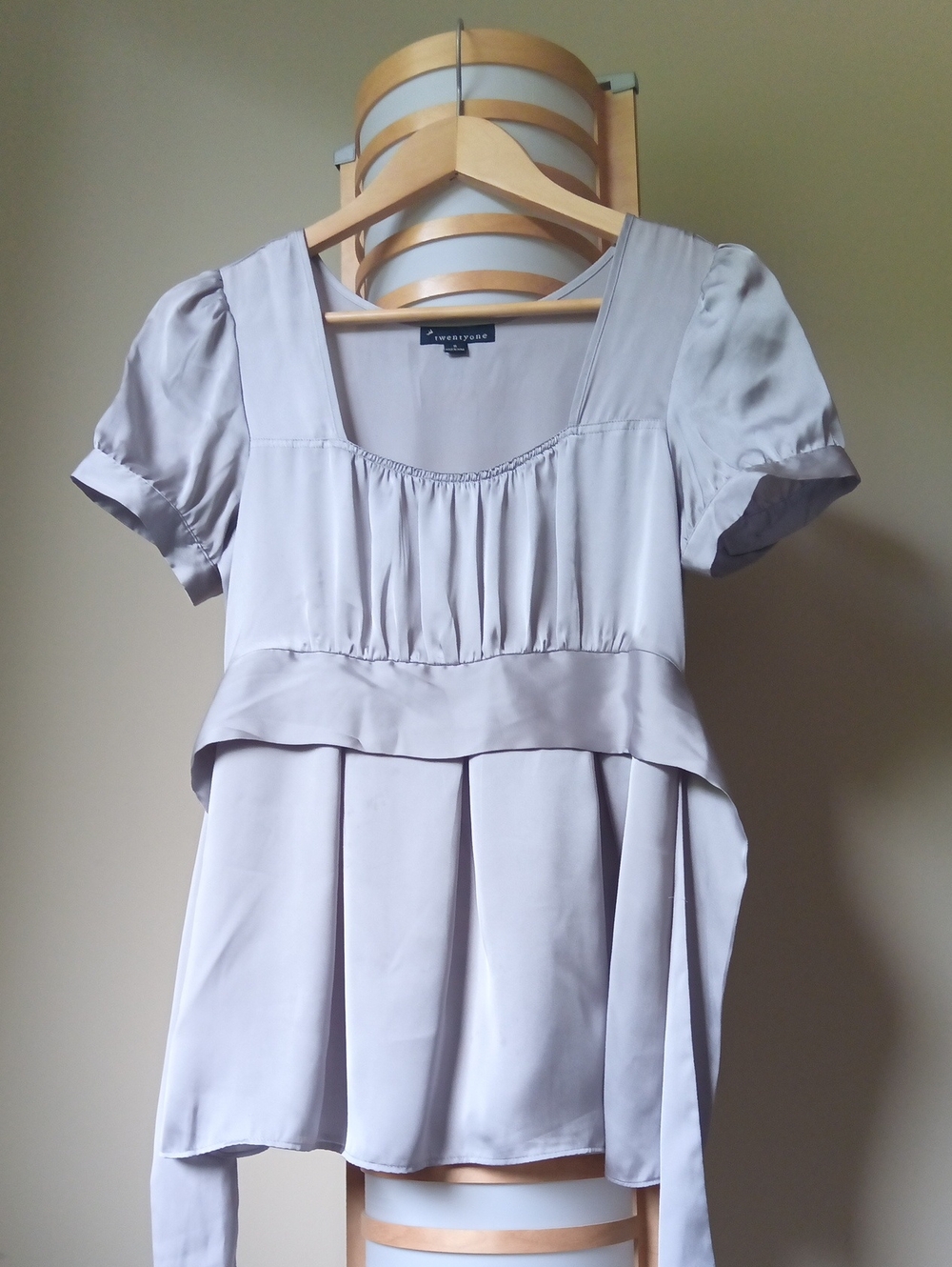 P17" L24" Satin Grey Square Neck Short Puff Sleeve Peplum Blouse With Waist Tie